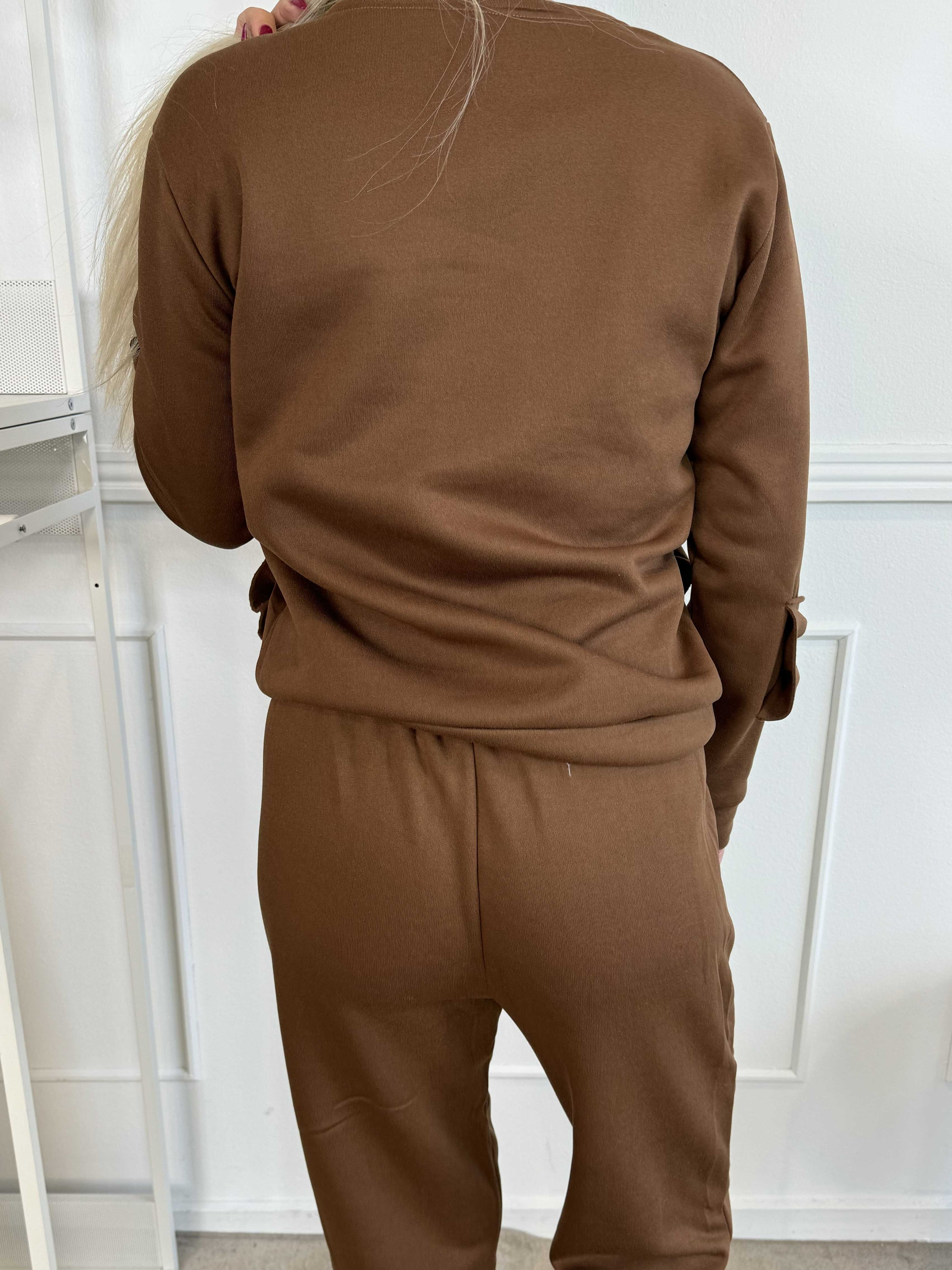 Yeva - Joggingdräkt med små rosetter